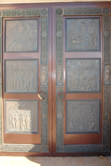 Сочи. Адлер. Медная дверь храма Нерукотворного Образа Христа Спасителя