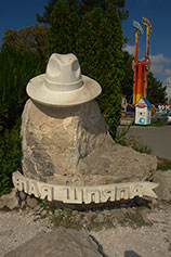 Анапа. Памятник «Белая шляпа»