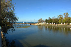 Анапа. Мост через реку Анапку возле моря
