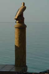 Сочи. Лазаревское. Скульптура Орла над морем