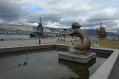 Новороссийск. Скульптура-фонтан Дарящая воду