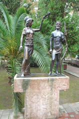Сочи. Скульптура Афина вручает венок победителю