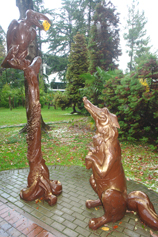Сочи. Скульптурная композиция «Ворона и лисица» в парке «Ривьера»