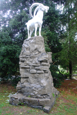 Сочи. Скульптура «Горный Тур» в парке «Ривьера»
